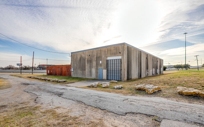 Pictures of Industrial property located at 1008 E 11th St, Fort Worth, TX 76102 for lease - image #1