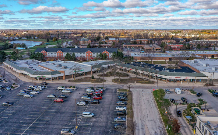 Pictures of Retail property located at 264 Hawthorn Village Commons, Vernon Hills, IL 60061 for lease - image #1