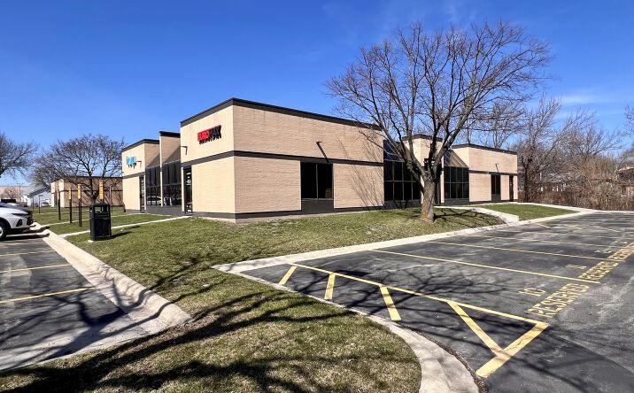 Pictures of Office property located at 480 W Lake Street 2, Roselle, IL 60172 for lease - image #1