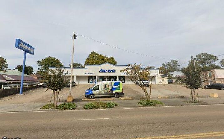 Pictures of Retail property located at 1315 Clay St, Vicksburg, MS 39183 for lease - image #1