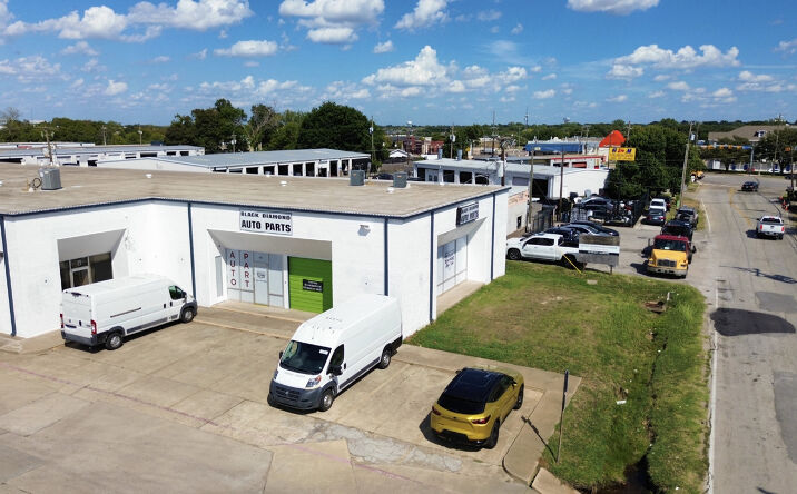 Pictures of Retail, Industrial property located at 1105 Colorado Ln, Arlington, TX 76015 for lease - image #1