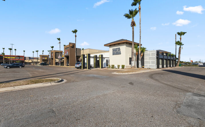 Pictures of Restaurant property located at 400 W Nolana Avenue # U, McAllen, TX 78501 for lease - image #1