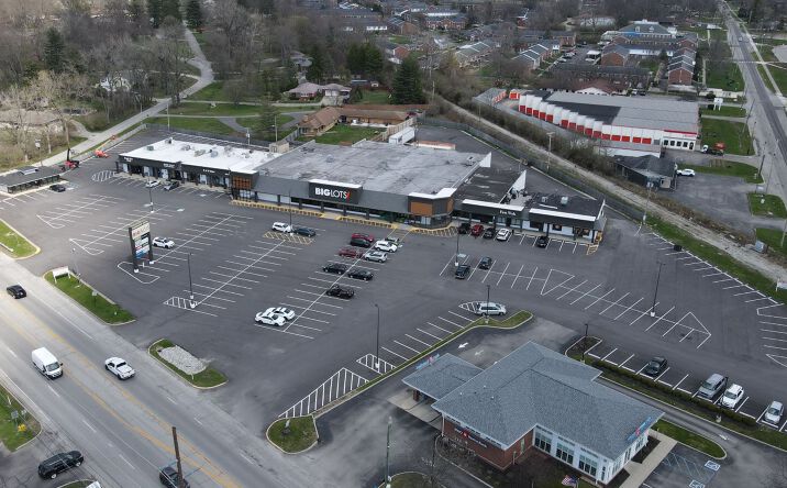 Pictures of Retail, Restaurant property located at 6205-6213 Allisonville Road, Indianapolis, IN 46220-5221 for lease - image #1