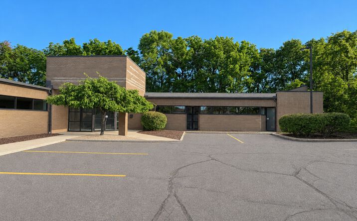 Pictures of Office property located at 42 Woodcroft Trail, Beavercreek, OH 45430 for lease - image #1