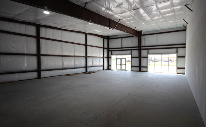Pictures of Retail, Office, Restaurant property located at 900 Meriweather, Okmulgee, OK 74447 for lease - image #1