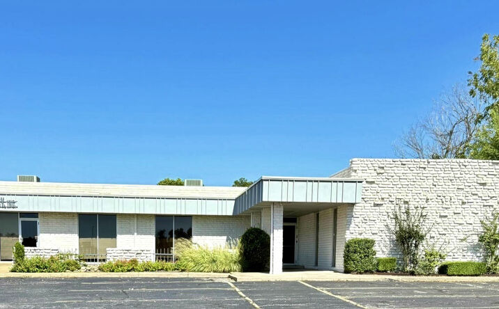 Pictures of Office property located at 2251 E Skelly Dr, Tulsa, OK 74105 for lease - image #1