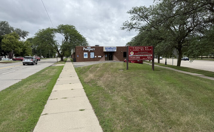 Pictures of Office property located at 3620 Biddle Ave, Wyandotte, MI 48192 for lease - image #1