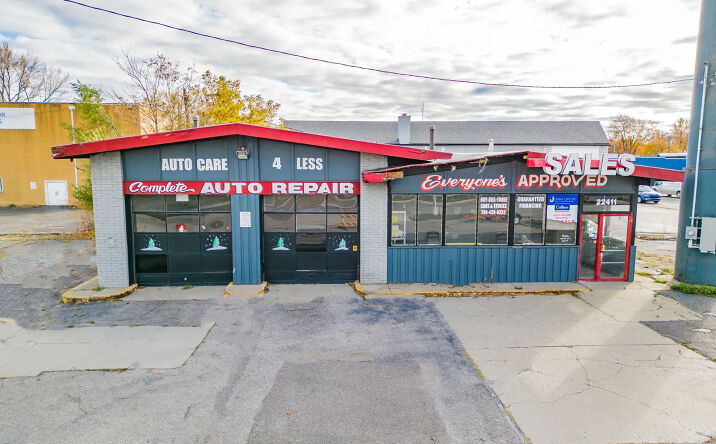 Pictures of Retail property located at 22411 S Chrysler Dr, Hazel Park, MI 48030 for lease - image #1