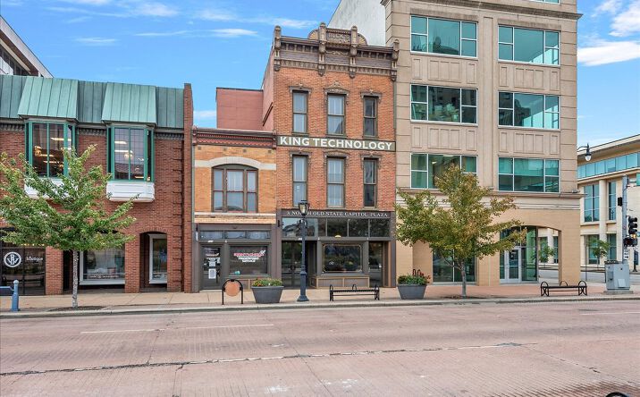Pictures of Retail, Office property located at 3 N Old State Capitol Plaza, Springfield, IL 62701 for lease - image #1