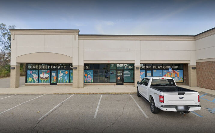 Pictures of Retail, Office, Restaurant property located at 86 W Maple Rd, Troy, MI 48084 for lease - image #1