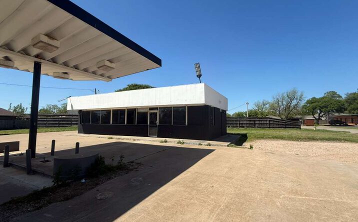 Pictures of Retail, Restaurant, Special Purpose property located at 4300 Fairway Blvd, Wichita Falls, TX 76308 for lease - image #1