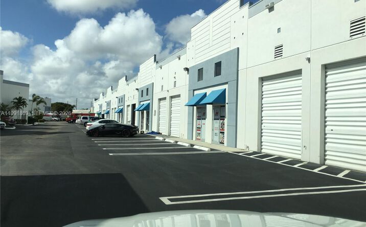 Pictures of Industrial property located at 2355 NW 70th Ave # 3 #D-3, Miami, FL 33122 for lease - image #1