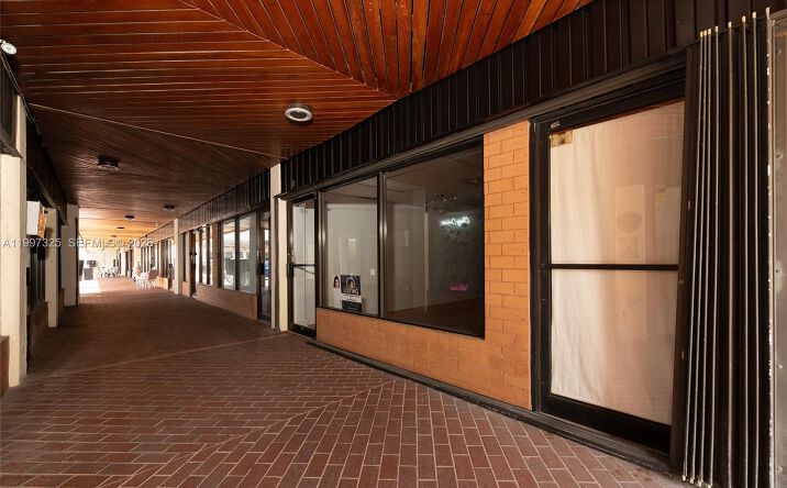 Pictures of Retail, Office property located at 8255 SW 124th St # 8255, Pinecrest, FL 33156 for lease - image #1