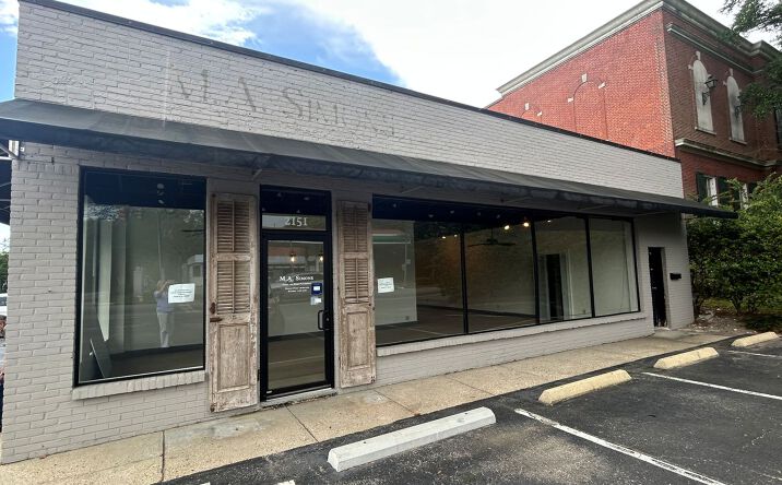 Pictures of Retail property located at 2151 Old Shell Rd, Mobile, AL 36607 for lease - image #1