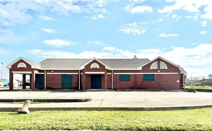 Pictures of Office property located at 2800 E Judge Perez Dr, Meraux, LA 70075 for lease - image #1