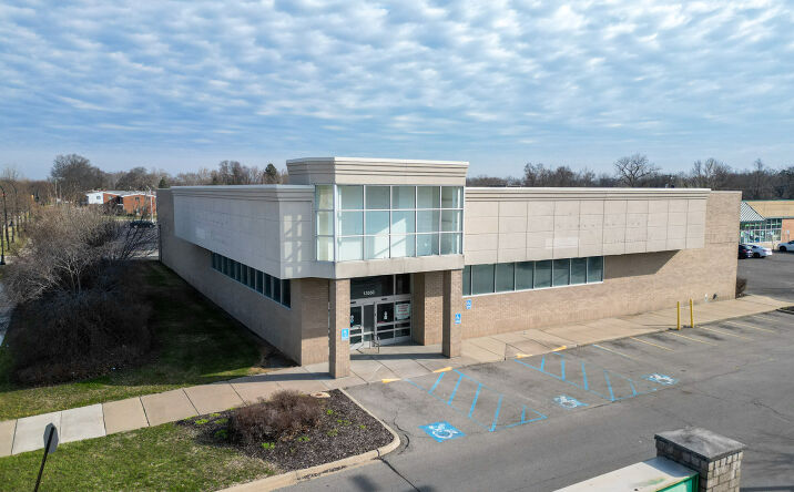 Pictures of Retail property located at 13550 W Nine Mile Rd, Oak Park, MI 48237 for lease - image #1