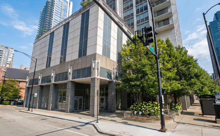 Pictures of Retail property located at 200 West Grand Avenue, Chicago, IL 60654 for lease - image #1