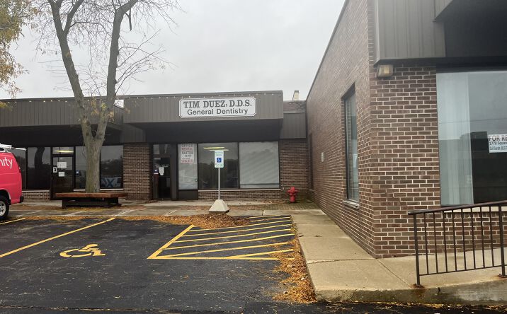 Pictures of Retail, Office, Restaurant property located at 1500 Sycamore Rd, DeKalb, IL 60115 for lease - image #1