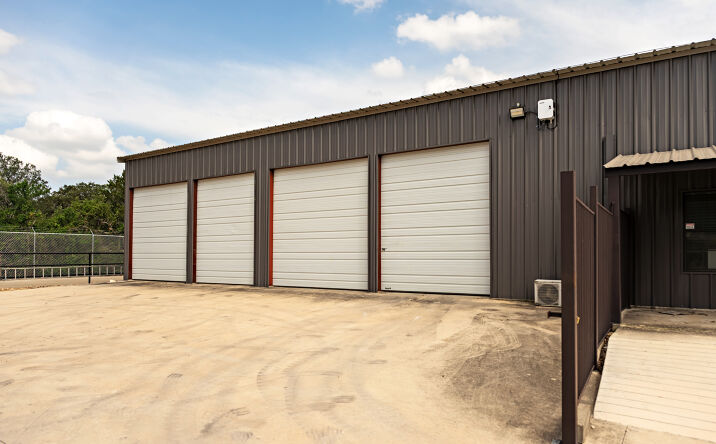 Pictures of Retail, Industrial property located at 18838 Farm to Market Road 2252, San Antonio, TX 78266 for lease - image #1