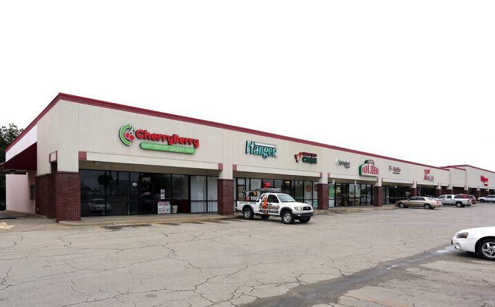 Pictures of Retail property located at 1900 SE WASHINGTON BLVD, BARTLESVILLE, OK 74006-6736 for lease - image #1
