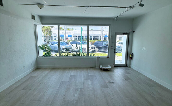 Pictures of Retail property located at 764 12th Ave S, Naples, FL 34102 for lease - image #1