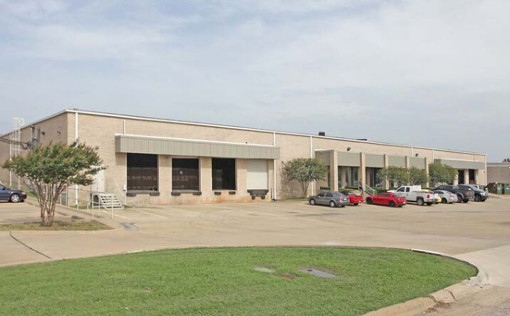 Pictures of Industrial property located at 405-407 113Th St, Arlington, TX 76011 for lease - image #1