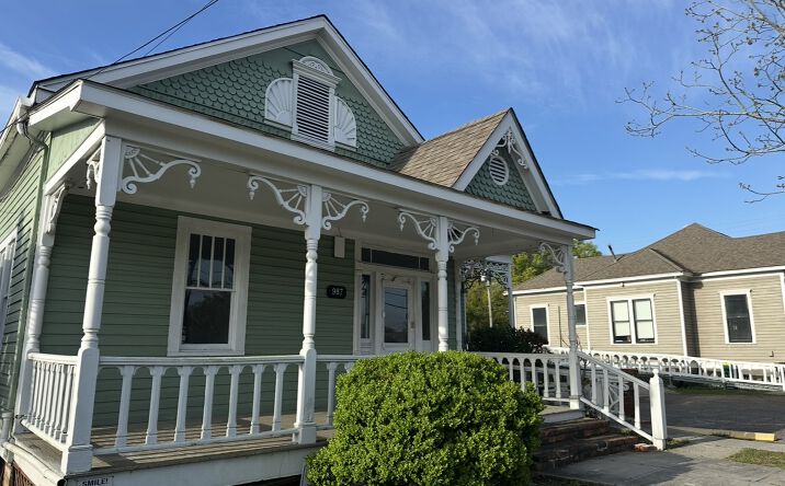 Pictures of Retail, Office, Special Purpose property located at 987 W Howard Ave, Biloxi, MS 39530 for lease - image #1