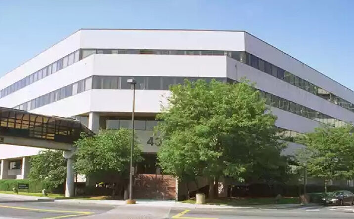 Pictures of Office property located at 400 Plaza Dr, Secaucus, NJ 07094 for lease - image #1