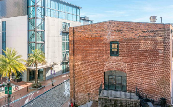 Pictures of Retail, Restaurant property located at 313 W RIVER ST, SAVANNAH, GA 31401-1104 for lease - image #1