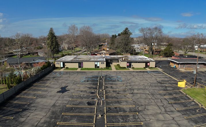 Pictures of Office property located at 16975 Farmington Road, Livonia, MI 48154 for lease - image #1