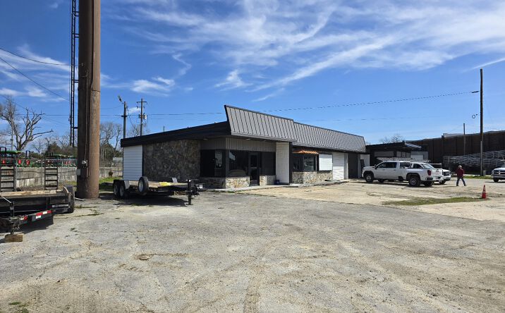 Pictures of Retail, Office, Special Purpose property located at 518 US-70, New Bern, NC 28560 for lease - image #1