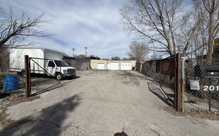 Pictures of Industrial property located at 2019 Cushing St, St. Louis, MO 63104 for lease - image #1