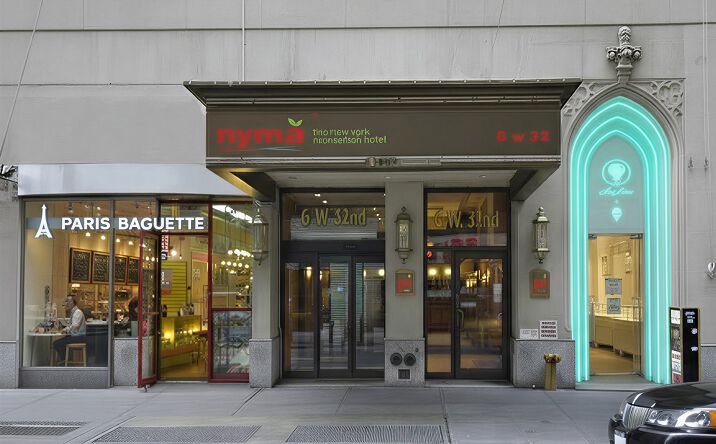 Pictures of Retail property located at 6 W 32nd St, New York, NY 10001 for lease - image #1