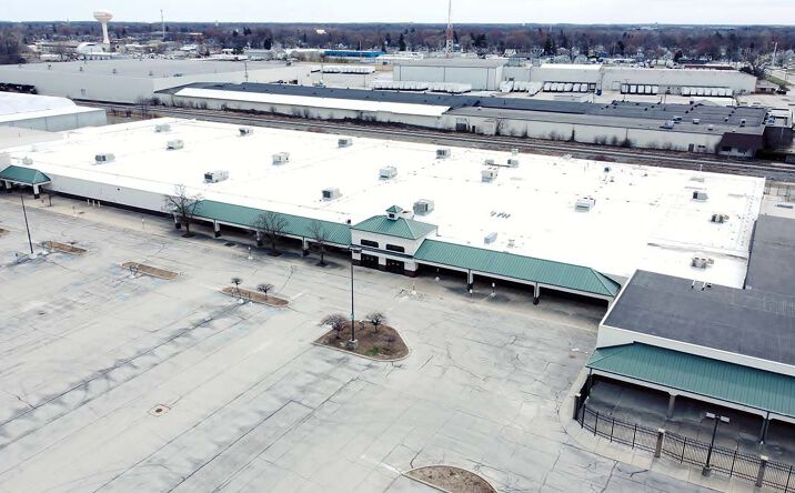 Pictures of Retail, Industrial property located at 530 Illinois Avenue, Maumee, OH 43537 for lease - image #1