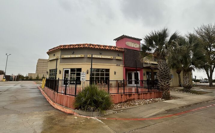 Pictures of Retail property located at 2531 E Pioneer Pkwy, Arlington, TX 76010 for lease - image #1