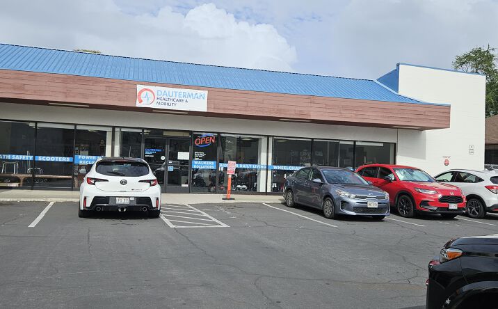 Pictures of Retail, Special Purpose property located at 2700 S King St, Honolulu, HI 96826 for lease - image #1