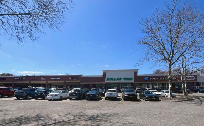 Pictures of Retail, Restaurant property located at 586 Veterans Memorial Hwy, Hauppauge, NY 11788 for lease - image #1