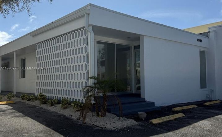 Pictures of Office property located at 2856 E Oakland Park Blvd, Fort Lauderdale, FL 33306 for lease - image #1