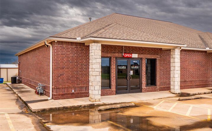 Pictures of Office, Retail property located at 1501 E Wade Watts, McAlester, OK 74501 for lease - image #1