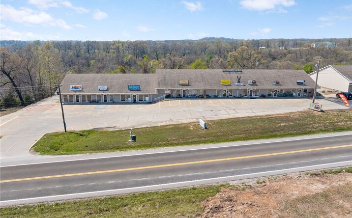 Pictures of Office property located at 8297 North State. Hwy. 5 1, Camdenton, MO 65020 for lease - image #1