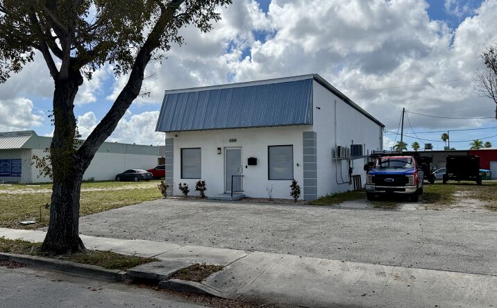 Pictures of Retail, Industrial property located at 1308 SE 47TH ST, CAPE CORAL, FL 33904-9636 for lease - image #1