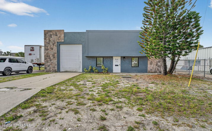 Pictures of Industrial property located at 711 E Seminole Avenue, Melbourne, FL 32901 for lease - image #1