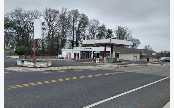 Pictures of Retail property located at 405 E Clements Bridge Rd, Runnemede, NJ 08078 for lease - image #1