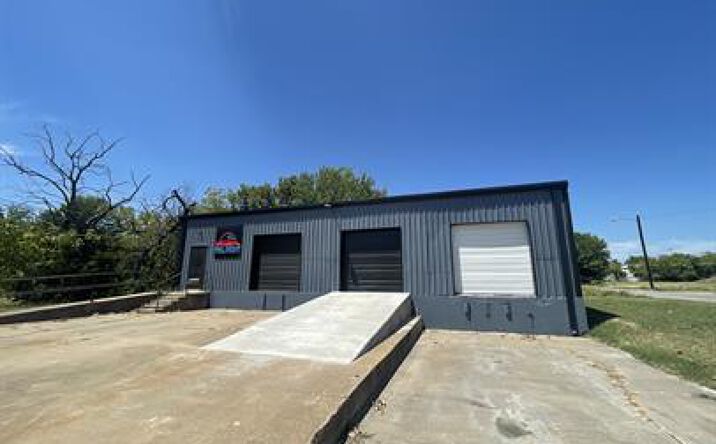 Pictures of Retail, Industrial property located at 719 E Mulberry St, Sherman, TX 75090 for lease - image #1