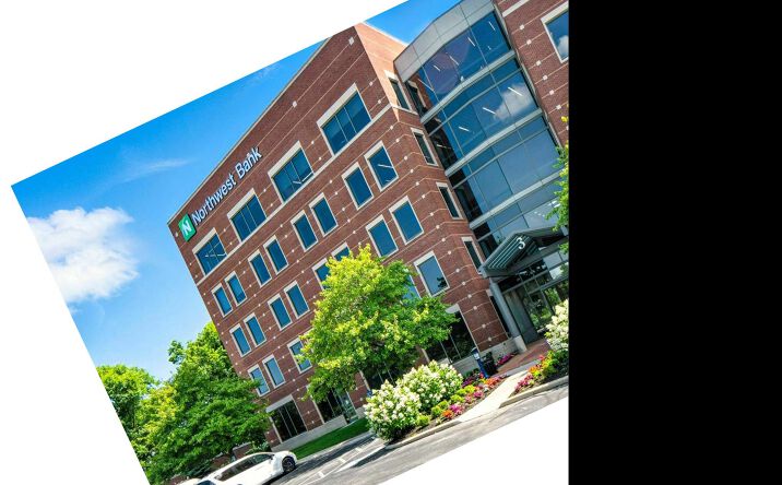 Pictures of Office property located at 3 Easton Oval, Columbus, OH 43219 for lease - image #1