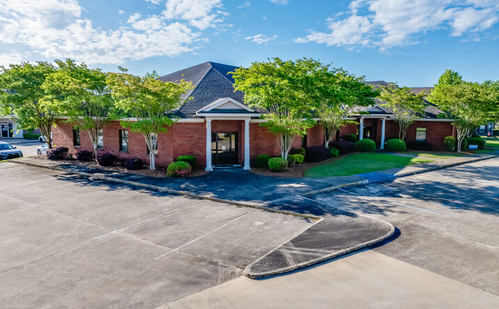 Pictures of Office property located at 4770 Woodmere Blvd, Montgomery, AL 36106 for lease - image #1