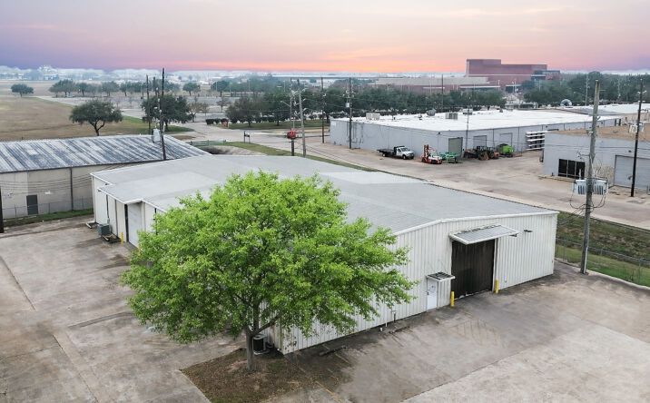 Pictures of Retail, Industrial property located at 13404 and 13408 redfish lane, Stafford, TX 77477 for lease - image #1