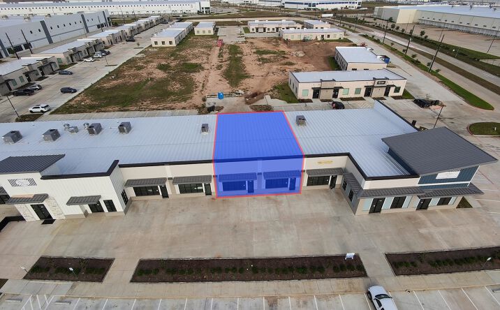 Pictures of Retail, Restaurant property located at 409 N Turnberry Ln, Fulshear, TX 77423 for lease - image #1