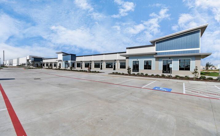 Pictures of Retail, Restaurant, Office property located at 411 N Turnberry Ln, Fulshear, TX 77423 for lease - image #1