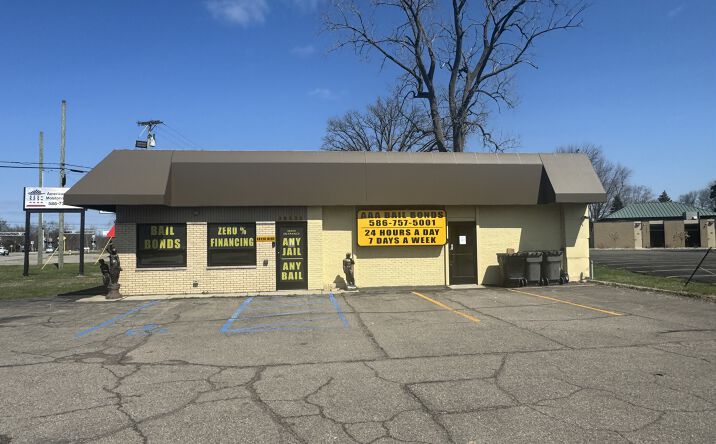Pictures of Retail, Office, Restaurant property located at 38530 S Groesbeck Highway, CLINTON TOWNSHIP, MI 48036 for lease - image #1
